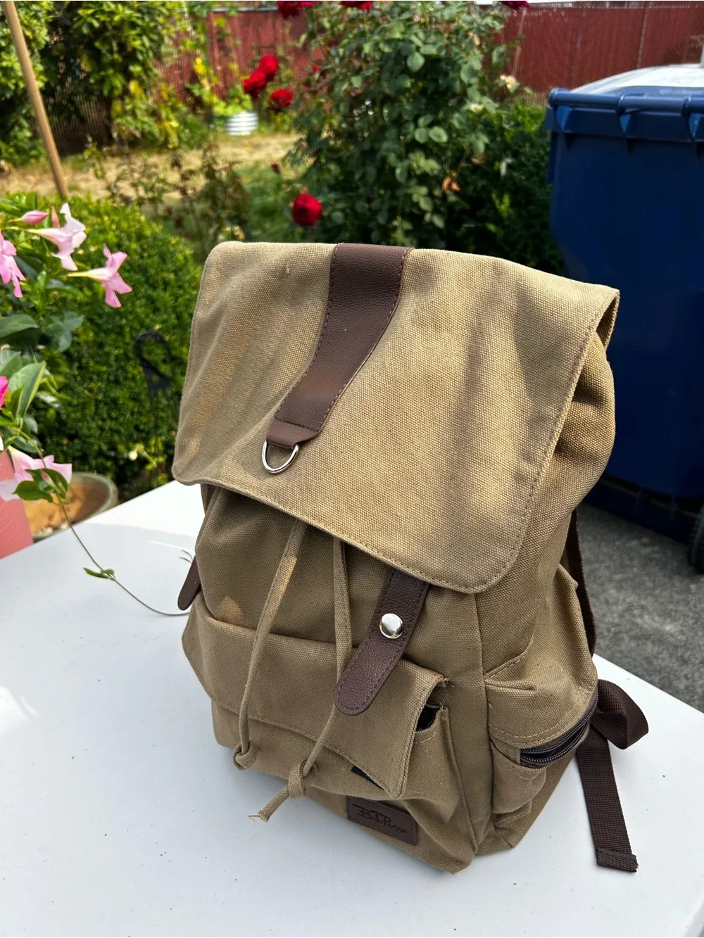 Bella Roso men’s Khaki Canvas Drawstring Backpack with Brown Trim Sz 17”x12” 8”